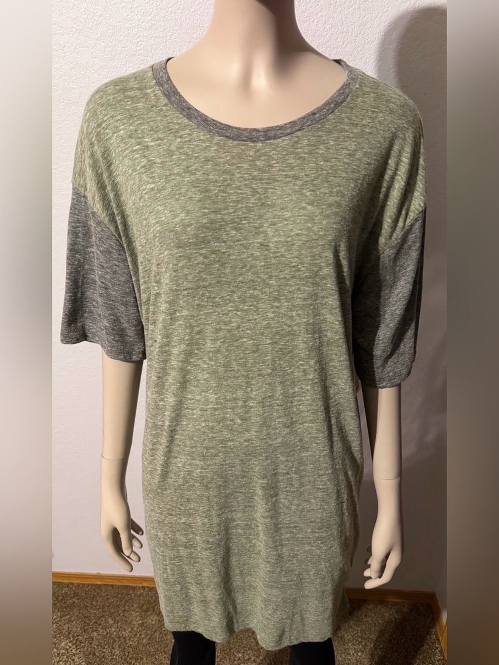 OVERSIZED MEDIUM NWT C PICS CLOSET CLEAR OUT ON ALL LULAROE MAKE AN OFFER BUNDLE